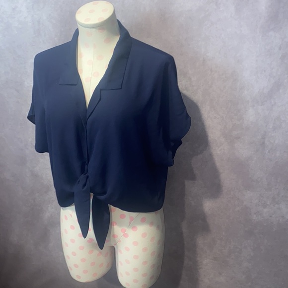 ShineStar Dark Blue Collared Button Up Front-Tie ShortSleeve Top! - Picture 2 of 3